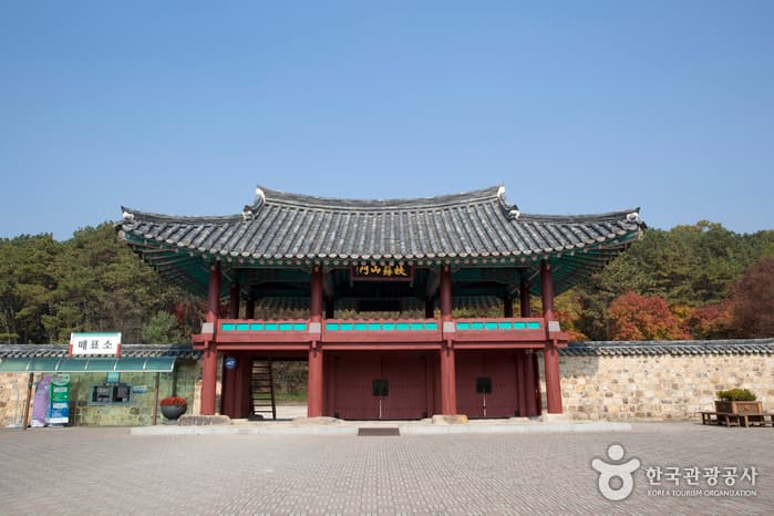 Archaeological Site in Gwanbuk-ri and Busosanseong Fortress [UNESCO World Heritage] (관북리유적과 부소산성 [유네스코 세계유산])