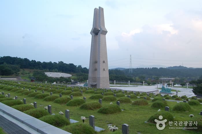빛 고을에 울려 퍼진 민주화의 함성
