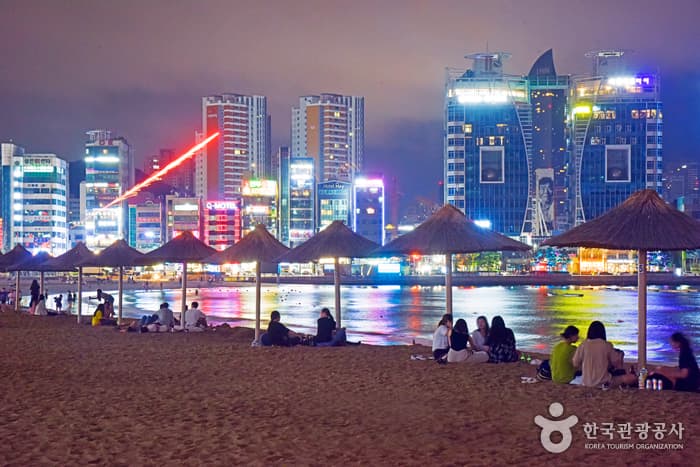 열정, 젊음, 시원함이 있는 밤바다 여행