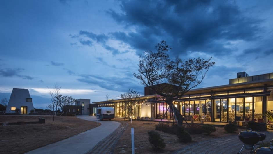 Around Follie (어라운드폴리)