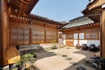 Hanok Guesthouse Dongchonchae (한옥 게스트하우스 동촌재)